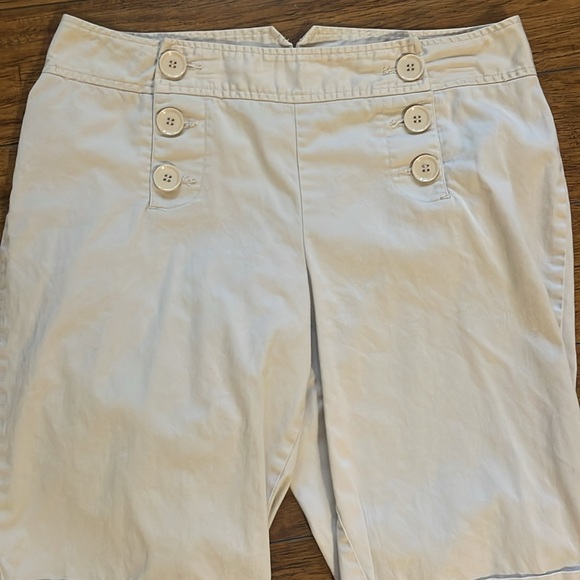 Cato Women’s shorts size 10. Tan 97% cotton and 3% spandex in great condition - Picture 8 of 10